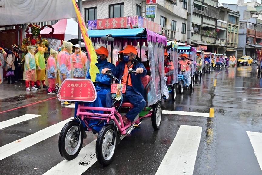 首創電動四輪車陪同二媽回娘家