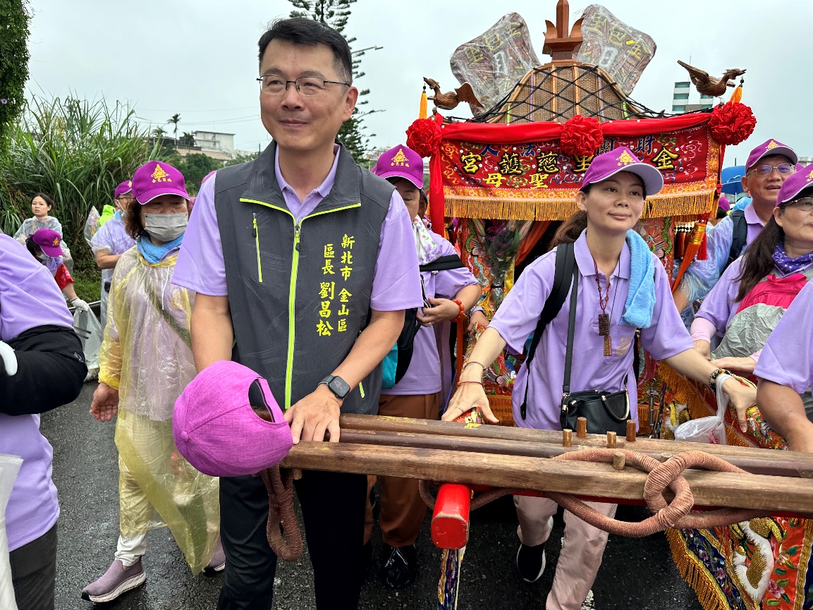 劉昌松區長全程陪同護送