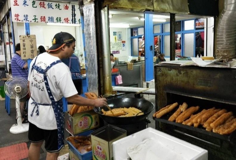 △金包里老街旁公有市場內有許多古早味美食