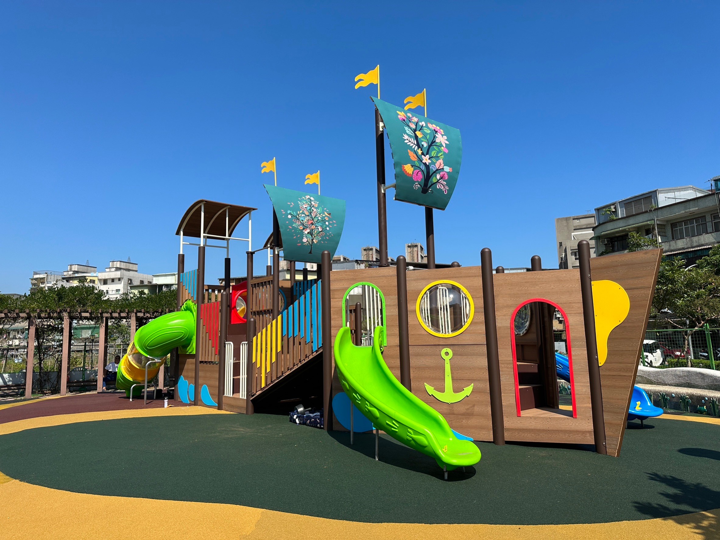 △流蘇公園揚帆船隻造型溜滑梯