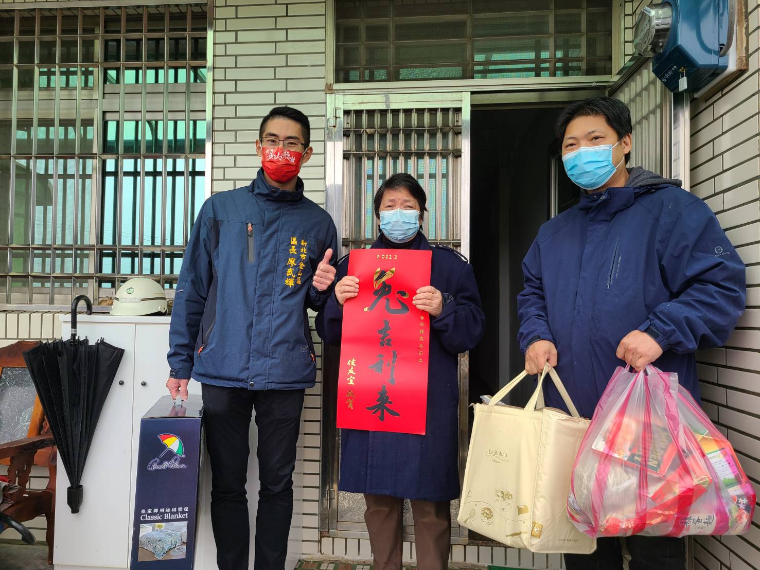 03.區長慰問獨居長輩高老太太