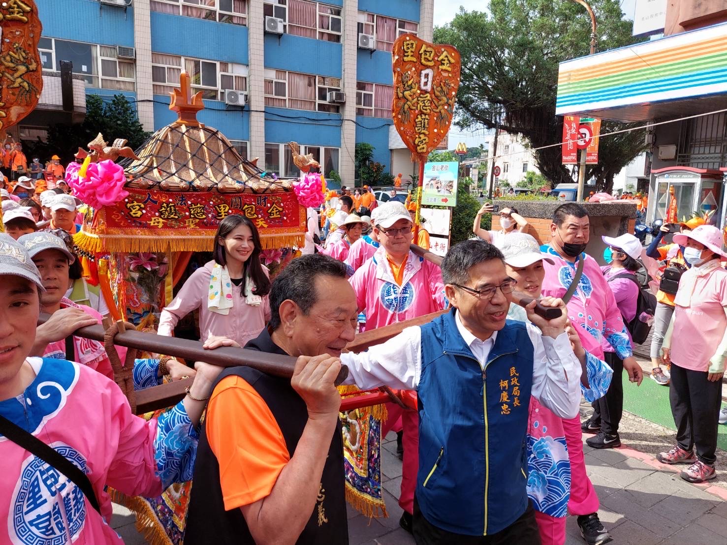金包里二媽回野柳媽祖洞祭典起駕後出發遶境