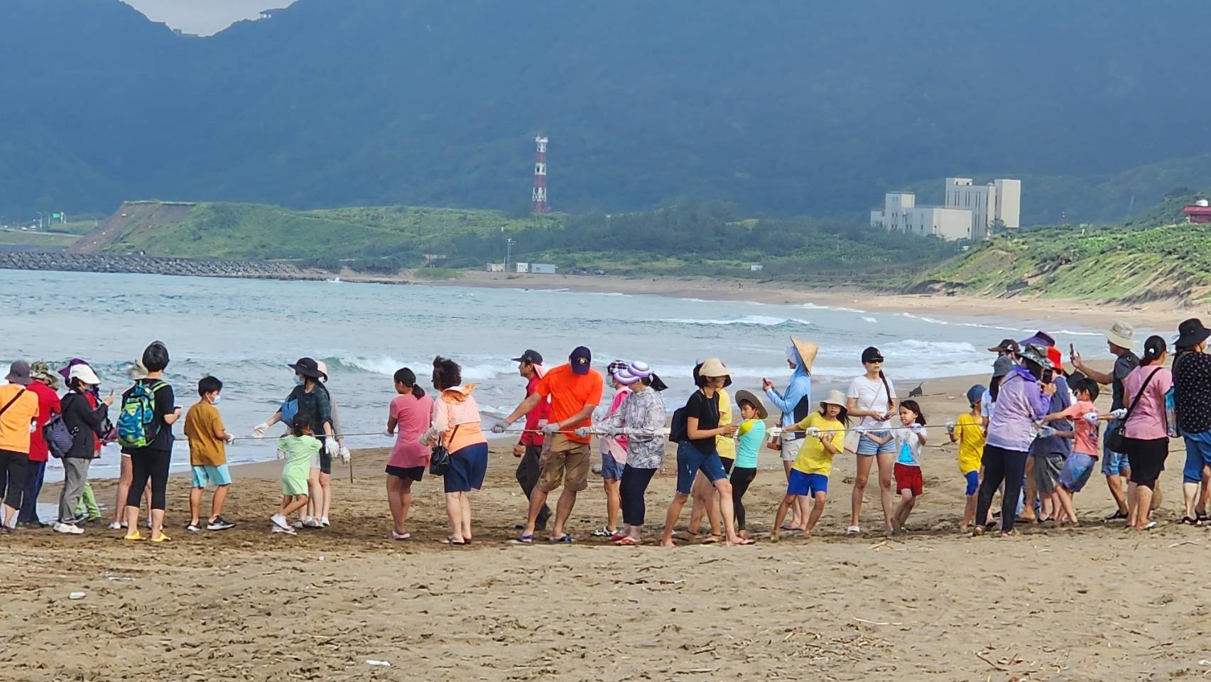 圖1 大家齊心拉網體驗牽罟