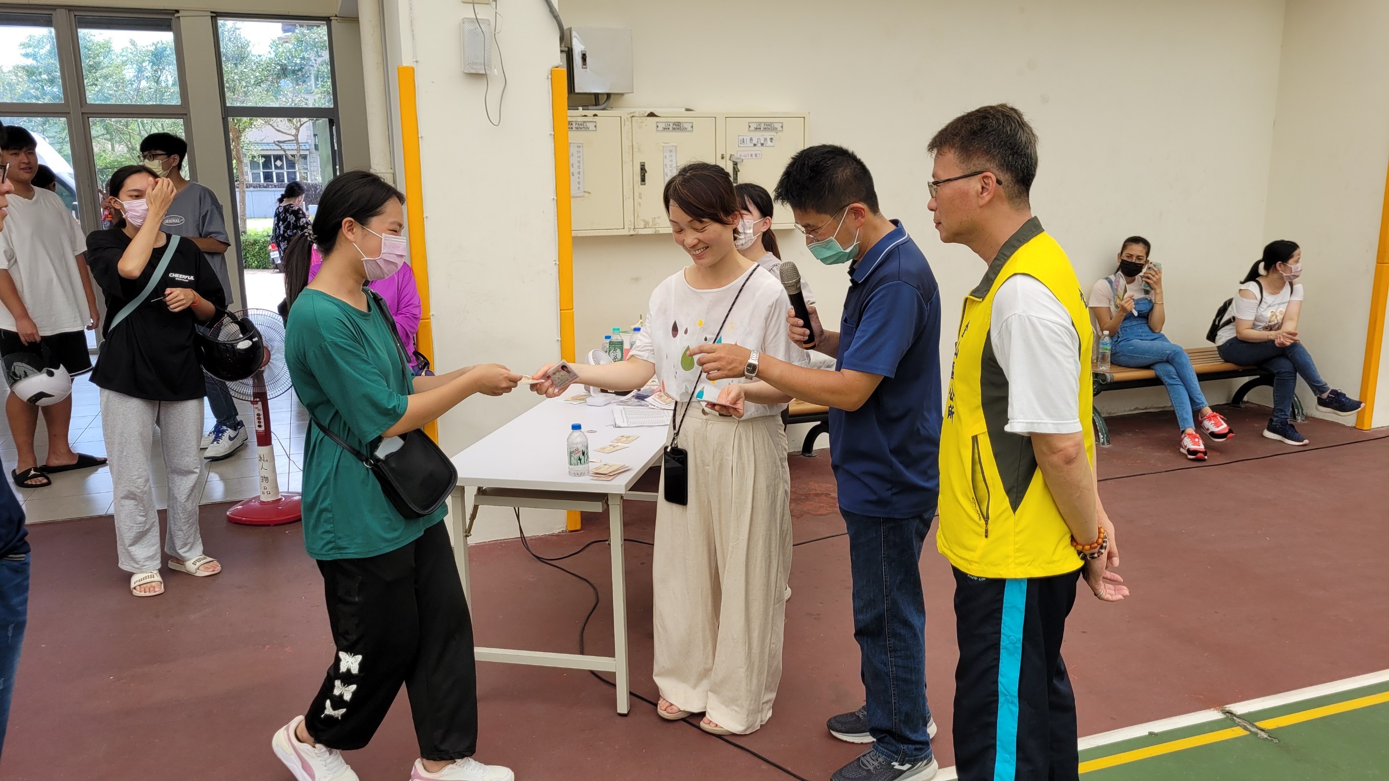 06.現場頒發駕照