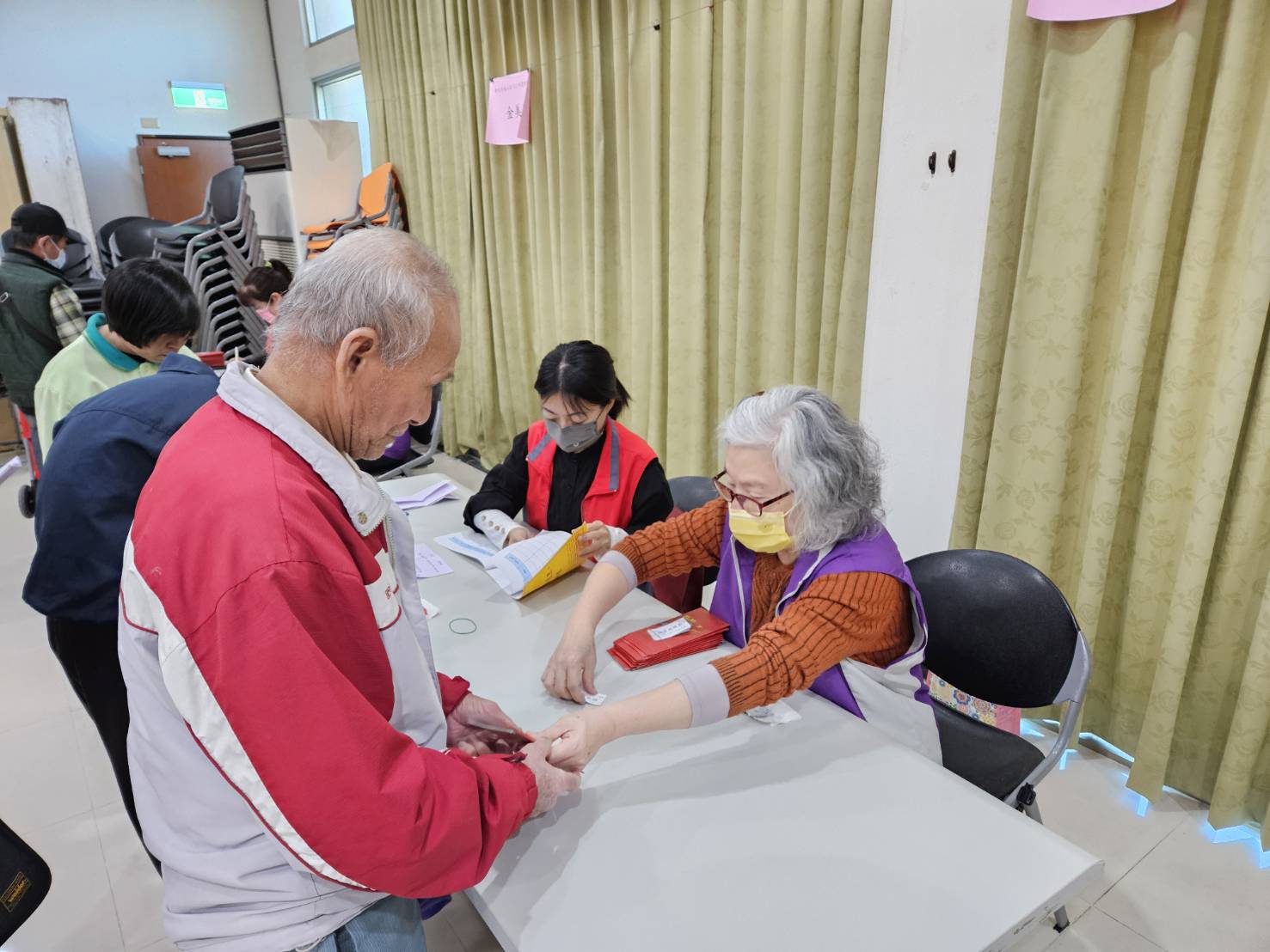  05.寒冬送暖紅包發放