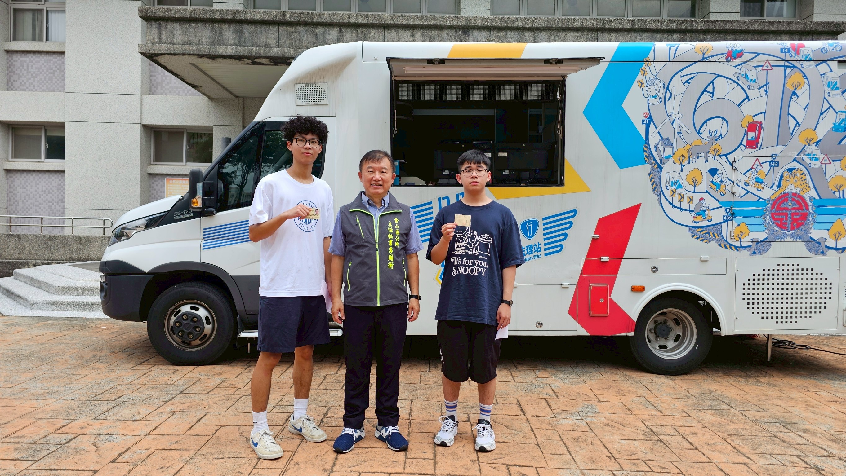  01.行動監理車現場製卡馬上領取駕照