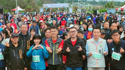 貴賓雲集響應美麗金山走跑活動與千位民眾合影