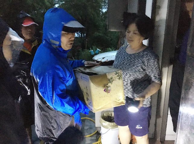 侯副市長勘災慰問災民 侯副市長勘災慰問災民