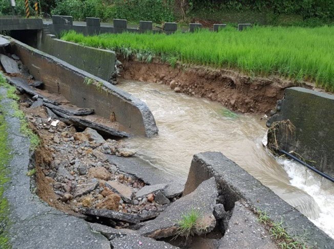 南勢排水幹線潰堤 南勢排水幹線潰堤