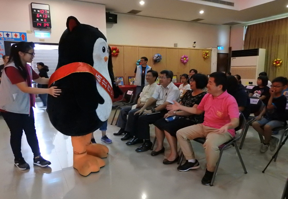 性平CEO出場與大家開心互動 性平CEO出場與大家開心互動