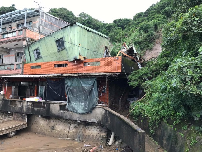 磺港路25-2號山坡崩塌